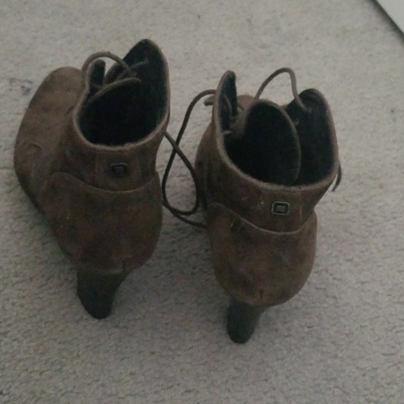 Boots - Picture 2 of 5